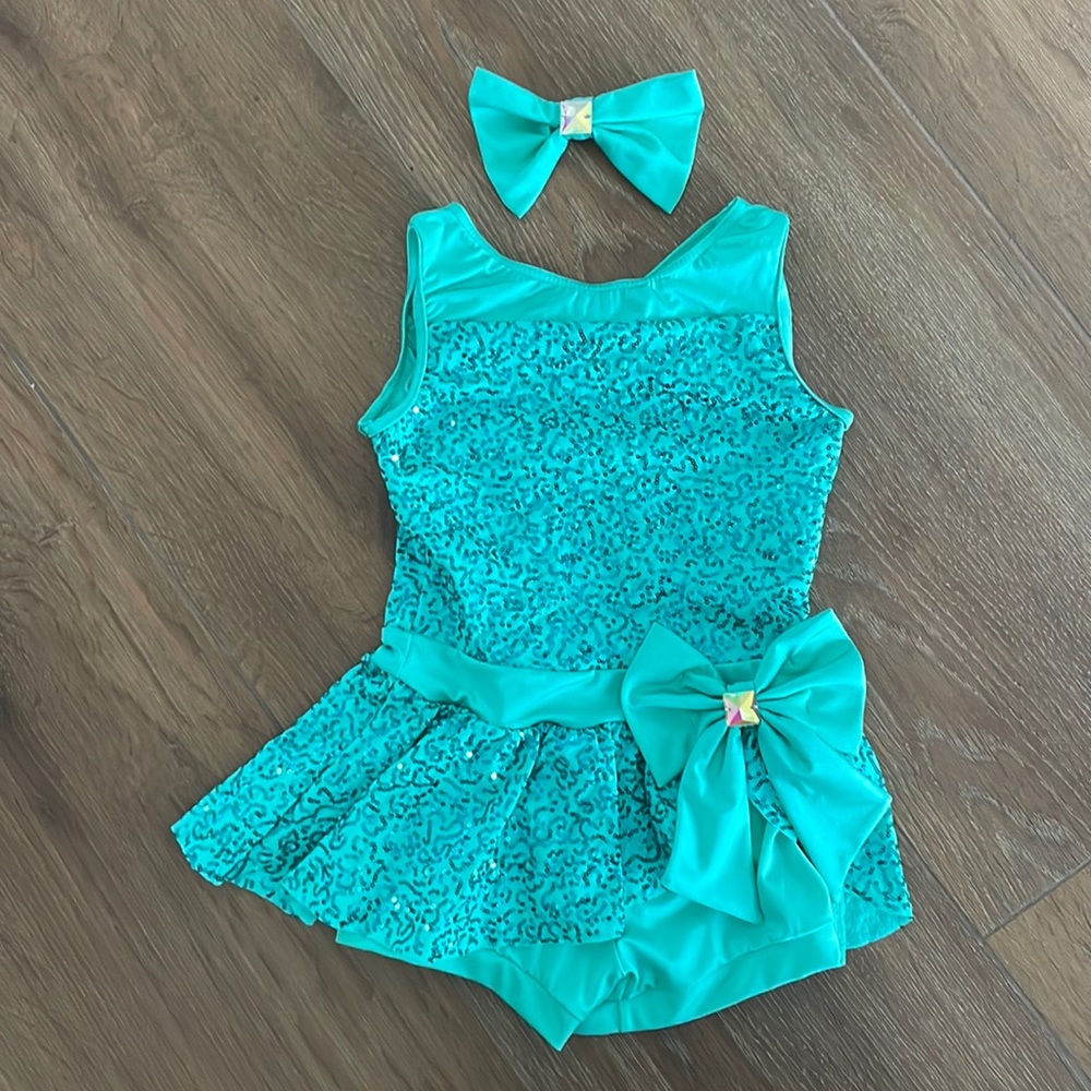 Weissman girls dance / tumble outfit. Size L child.